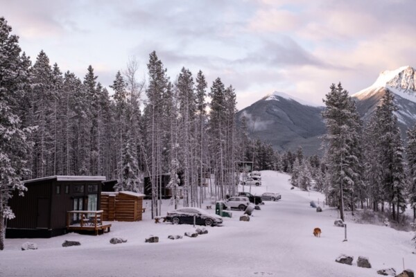 Skyridge Glamping: winter scene site